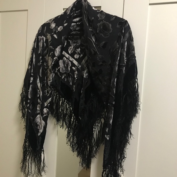 SALE🖤 Flower Print Elegant Shawl - Picture 2 of 2